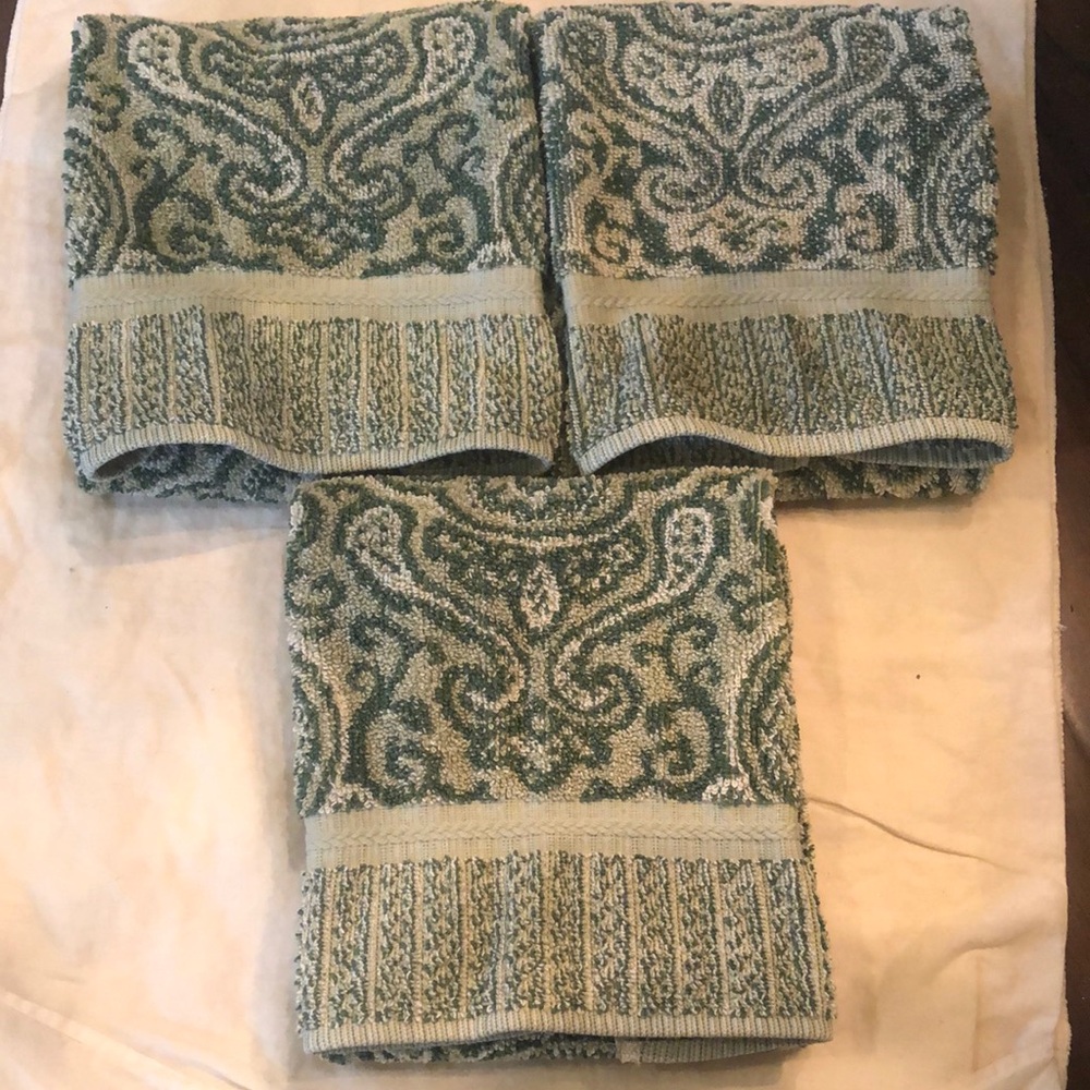 🌿Fieldcrest 4, charisma vintage classic medallion damask print large hand towels